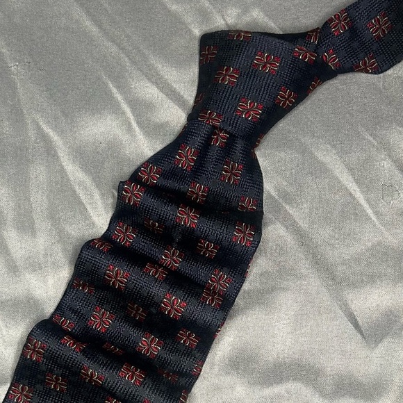 Men’s Burberry London Vintage Blue Red Geometric Silk Necktie Tie - Picture 1 of 4